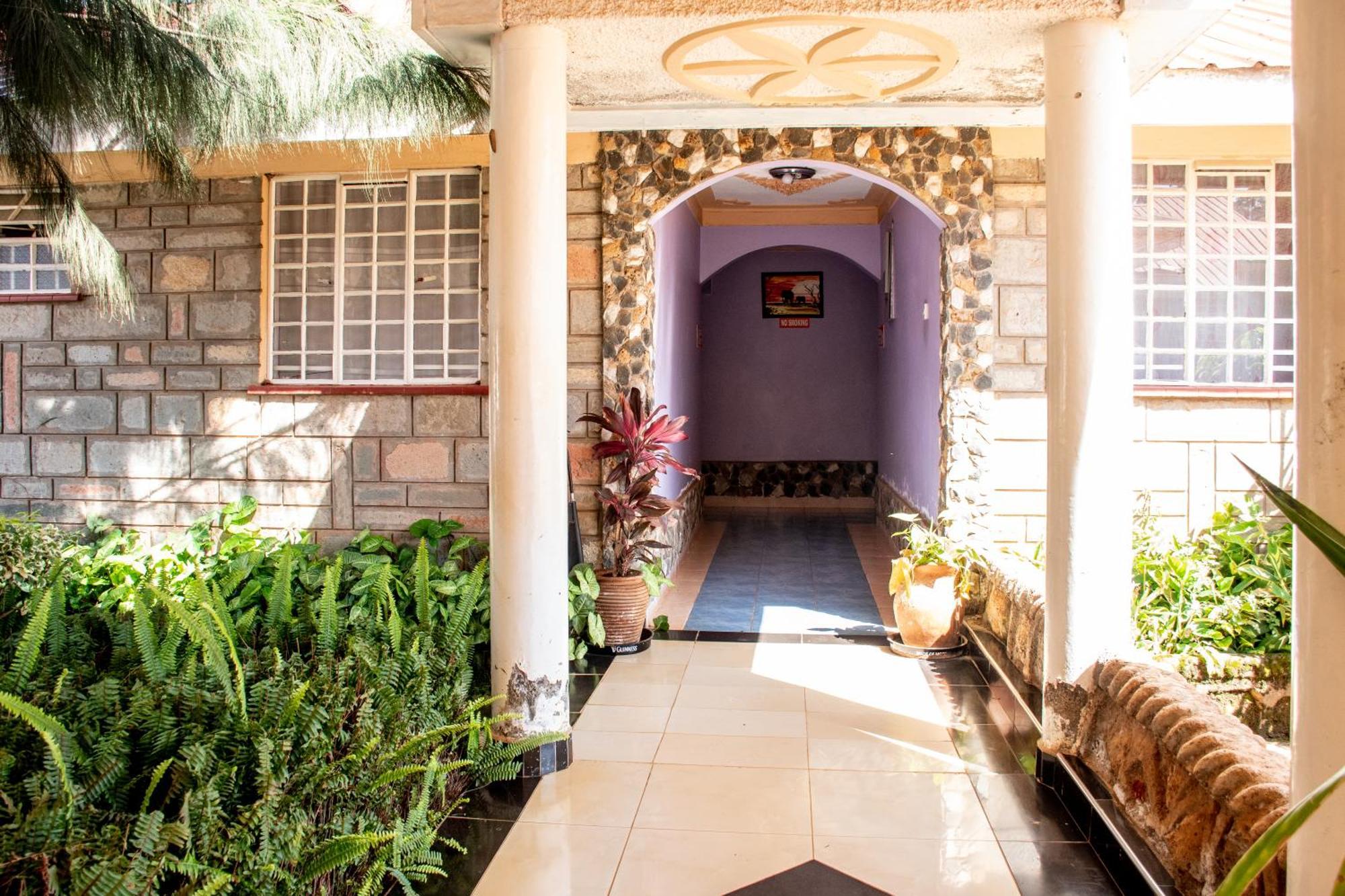 Super Break Hotel Kitale Exterior photo