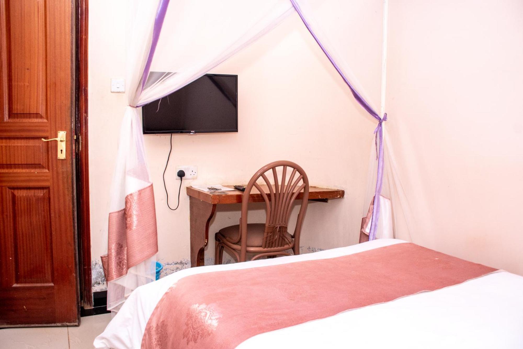 Super Break Hotel Kitale Exterior photo